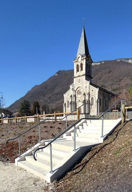 Belledonne Serrurerie à Saint-Martin-d'Hères (38) propose des créations acier sur-mesure (portes, portails, garde-corps, escaliers, pergolas, clôtures...)